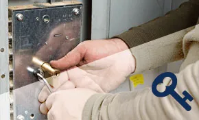 Cambio de cerradura y bombillo en Alicante